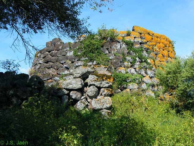 Nuraghe Santa B&aacute;rbara, torre exterior