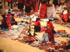 Mercado quechua de lanas. Chinchero, Per&uacute;