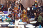 Vendedoras de arroz y harina en un pueblo junto al Niger, Mal&iacute;