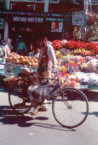 Puesto de frutas rodante, Kahtmandhu, Nepal