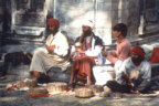 M&uacute;sicos callejeros en el santuario de Pasupathi, Nepal