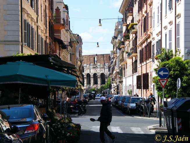 las calles a la espalda del Coliseo