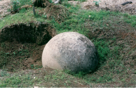 Otra esfera conservada “in situ” en finca 6, Palmar Sur.